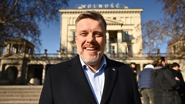 Poseł Adrian Zandberg określił sytuację z podróżą Tuska do Kijowa jako - dziwną