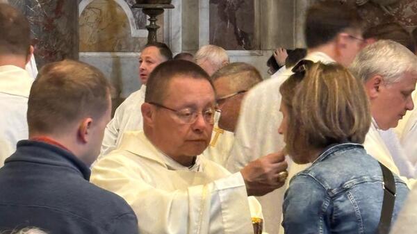 Trwamy na modlitwie za zmarłego Ojca Świętego Franciszka. Słuchamy, może z większą uwagą niż przez 12 minionych lat tego, jaki Kościół mu się marzył, jaki Kościół próbował tworzyć - wskazał metropolita łódzki kard. Grzegorz Ryś
