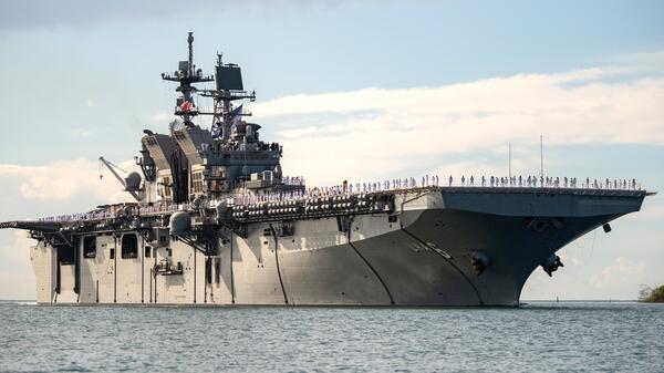 okręt desantowy USS America