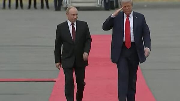 Trump i Putin na lotnisku na Alasce