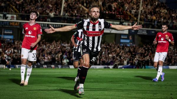 GRIMSBY VS MAN UTD