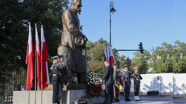Składanie wieńca Prezydent RP Karol Nawrocki