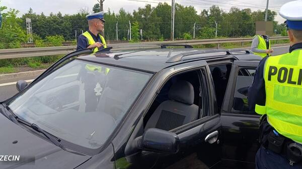 Szczecińscy policjanci ujawnili transport z nielegalnymi imigrantami