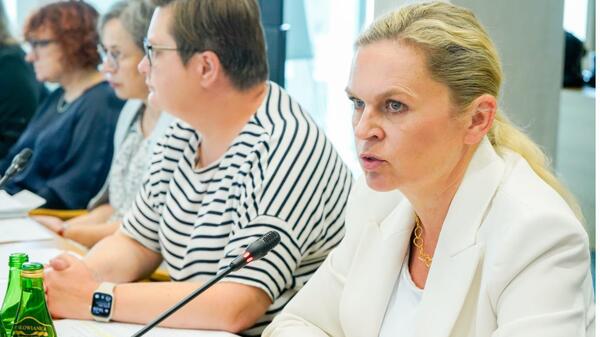 Ministra Barbara Nowacka i jej wiceministry są źle oceniane przez uczniów i nauczycieli