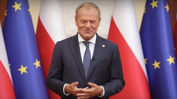 Tusk zaprezentował kolejną porcję hejtu, okraszając ją sloganami o... miłości
