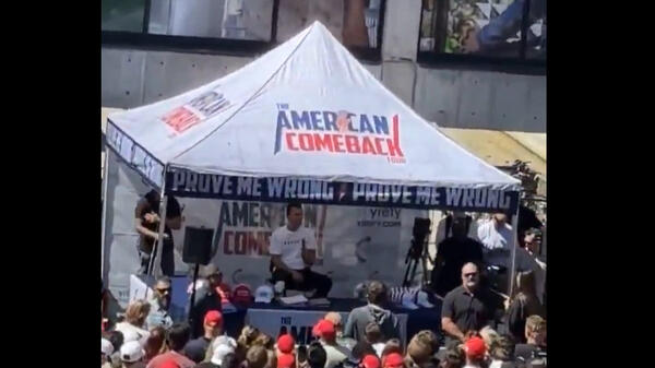 Charlie Kirk tuż przed zamachem