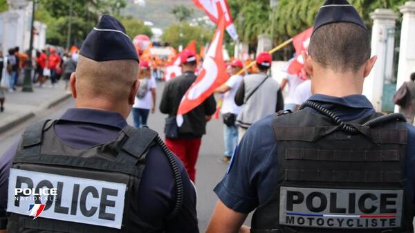 Francuska policja zabezpiecza protest