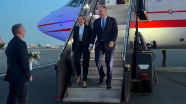 Prezydent Nawrocki z małżonką w Nowym Jorku witany przez Krzysztofa Szczerskiego, Stałego przedstawiciela RP przy ONZ