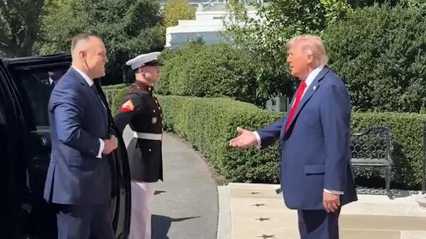 Prezydent Nawrocki witany przez Donalda Trumpa
