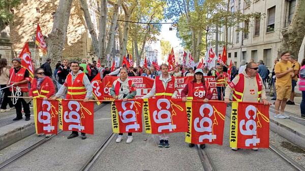 Przedstawiciele związku zawodowego CGT protestują w Montpellier
