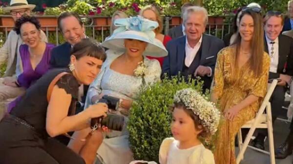 Joan Collins na ślubie syna