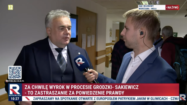 sakiewicz, sąd
