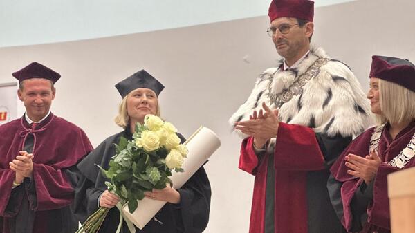 Vera Jourova z tytułem honoris causa