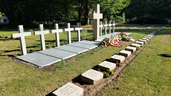 Uroczyste odsłonięcie imiennego upamiętnienia na cmentarzu Ohlsdorf w Hamburgu