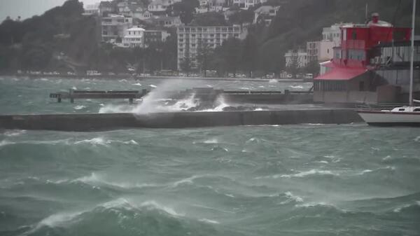 burza u wybrzeża Nowej Zelandii