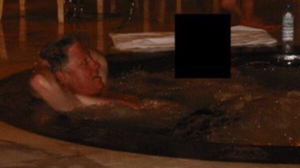 Bill Clinton w jacuzzi