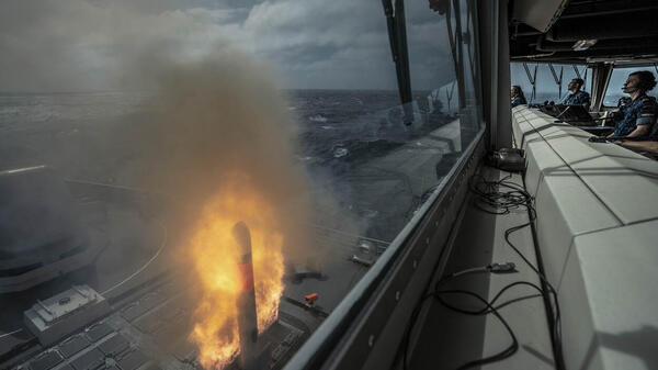 tomahawk wystrzeliwany z jednostki holenderskiej