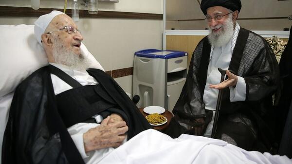 Chamenei u wielkiego ayatollaha Nasera Makarema Shiraziego