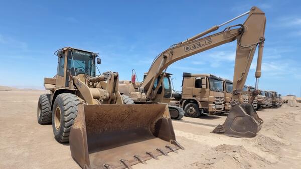 ciężki sprzęt na granicy z Peru