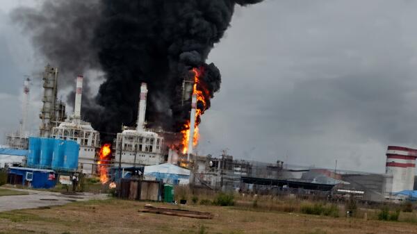 rosyjska rafineria trafiona przez Ukraińców