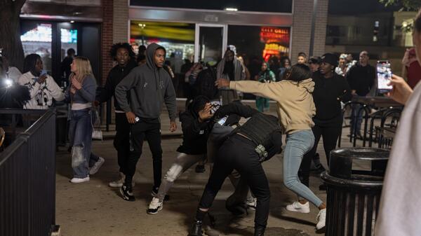 masowa bójka w Iowa City