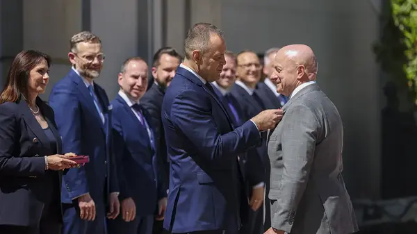 Karol Nawrocki wręczył odznaczenia samorządowcom