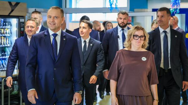 Nawrocki w Gdańsku na jubileuszu szkoły