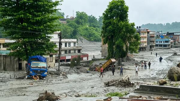 Nepal po powodzi błotnej