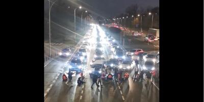 Aktywiści Ostatniego Pokolenia kolejny raz zablokowali dzisiaj Wisłostradę