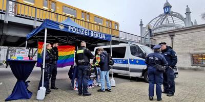 stoisko informacyjne Akademii Policyjnej w Berlinie