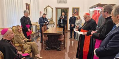 Meloni oddaje hołd Janowi Pawłowi II w Rzymie