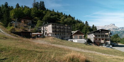 stacje widma we francuskich Alpach