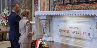 Nawrocki oddał hołd św. Janowi Pawłowi II w Watykanie