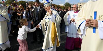 Leon XIV zgromadził setki tysięcy wiernych w Paryżu. Potem modlił się za Francję w Lourdes