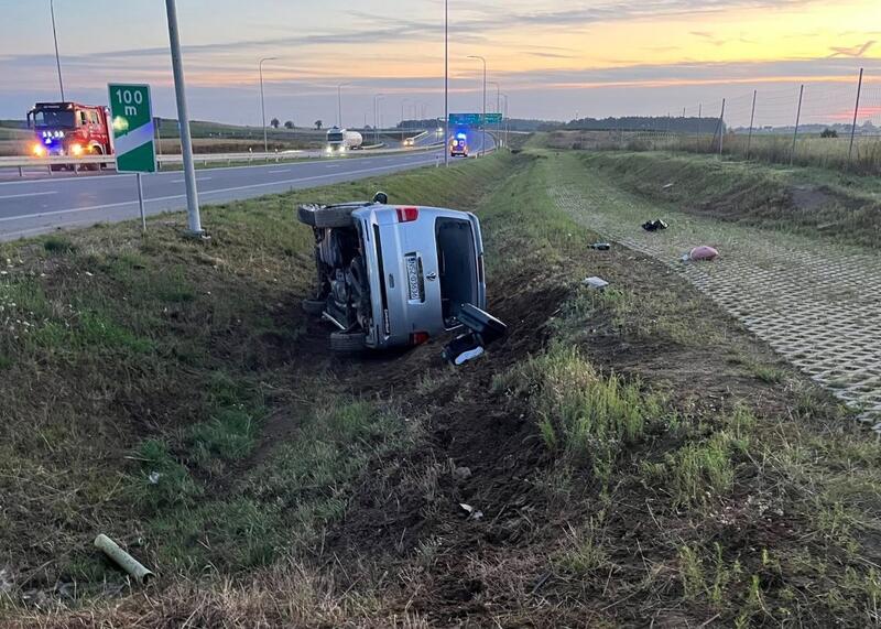 8 osób rannych w wyniku wypadku busa