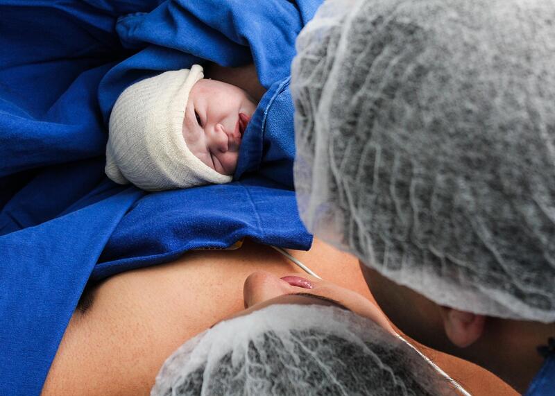 Wielka Brytania wyznacza nowe rozwiązania genetyczne. Dziecko ma troje rodziców