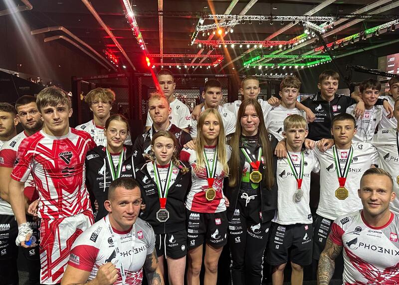 Młodzieżowa kadra Polski MMA, powołana przez Stowarzyszenie MMA Polska, wróciła do kraju ze Zjednoczonych Emiratów Arabskich, w których odbywały się Młodzieżowe Mistrzostwa Świata IMMAF 2025