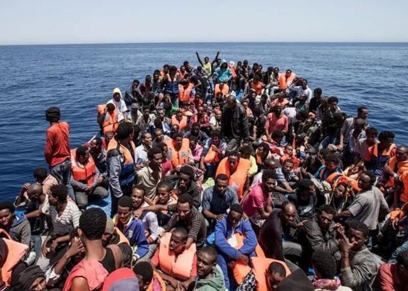 rekordowy napływ nielegalnych imigrantów na Wyspy Brytyjskie