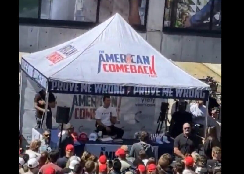 Charlie Kirk tuż przed zamachem
