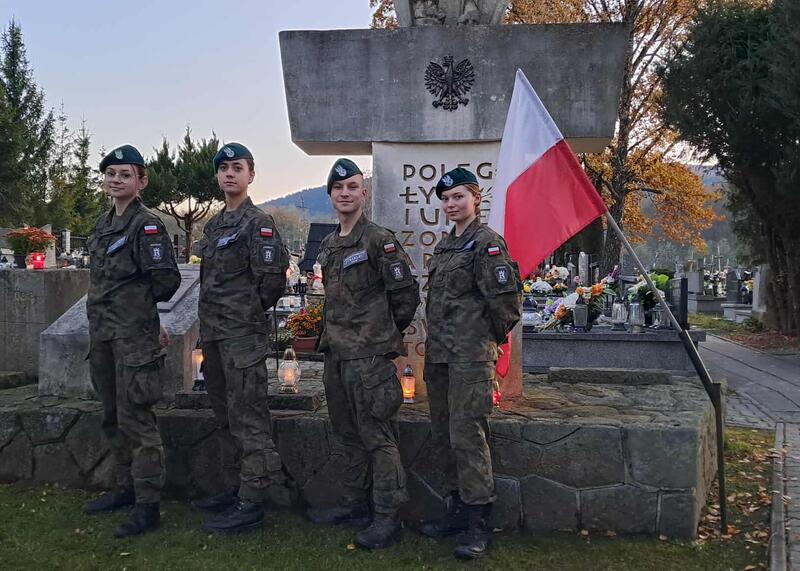 Tymbarscy Strzelcy na cmentarzu parafialnym w Tymbarku
