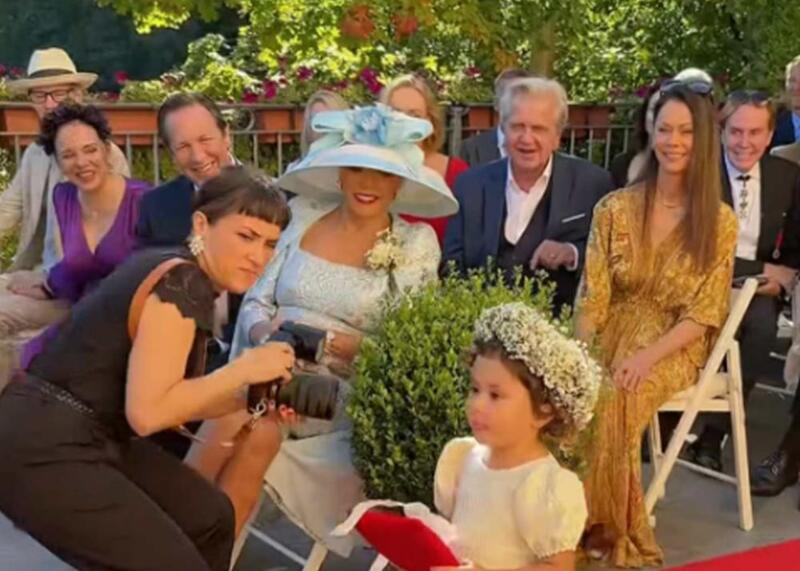 Joan Collins na ślubie syna