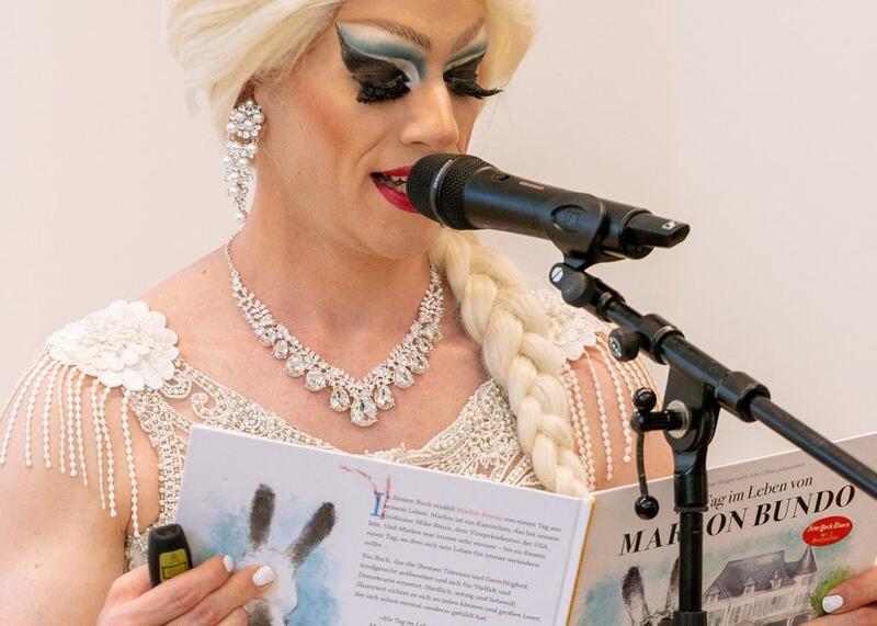 drag queen Vicky