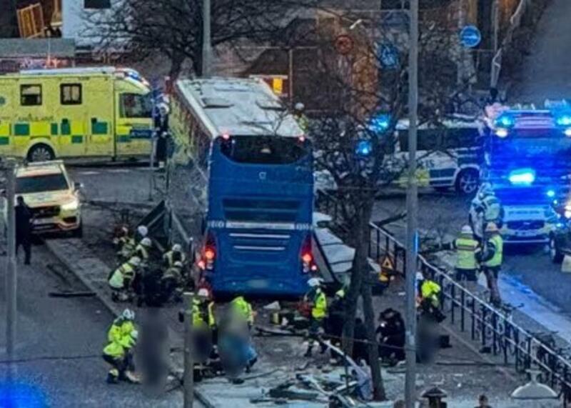 Śmiertelny wypadek w Sztokholmie. Autobus wjechał w przystanek