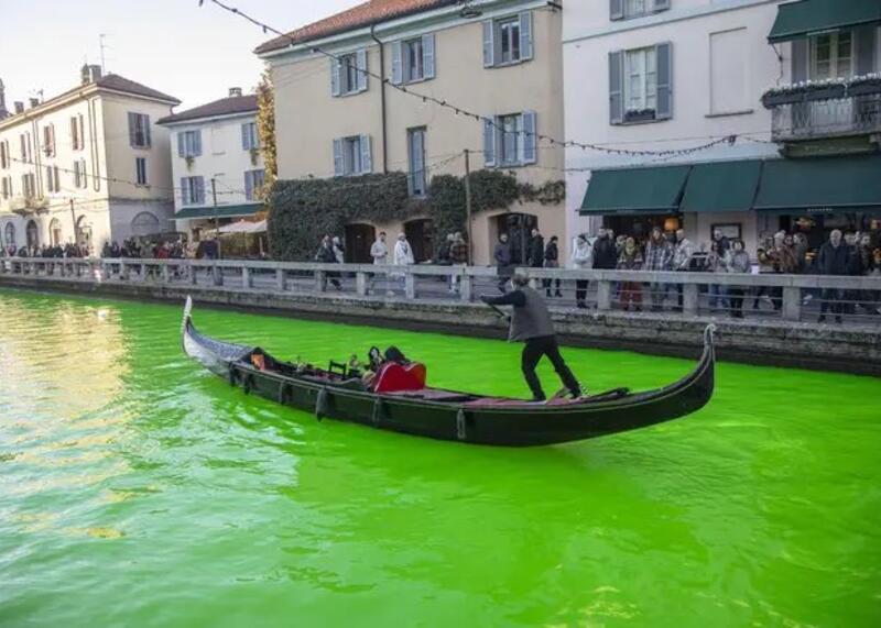 kanał wenecki zanieczyszczony z inspiracji Grety Thunberg