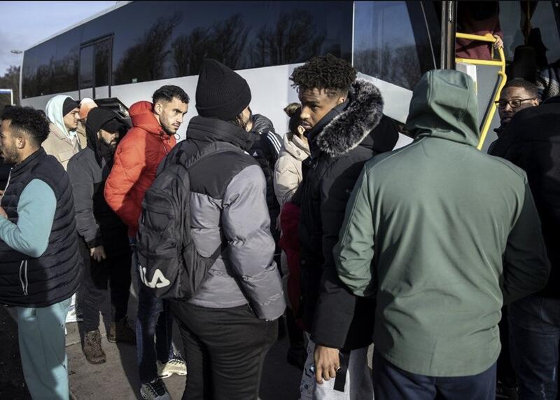 grupa imigrantów przybyłych do Holandii