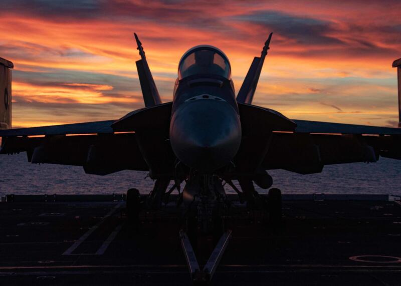 samolot na lotniskowcu USS Gerald Ford