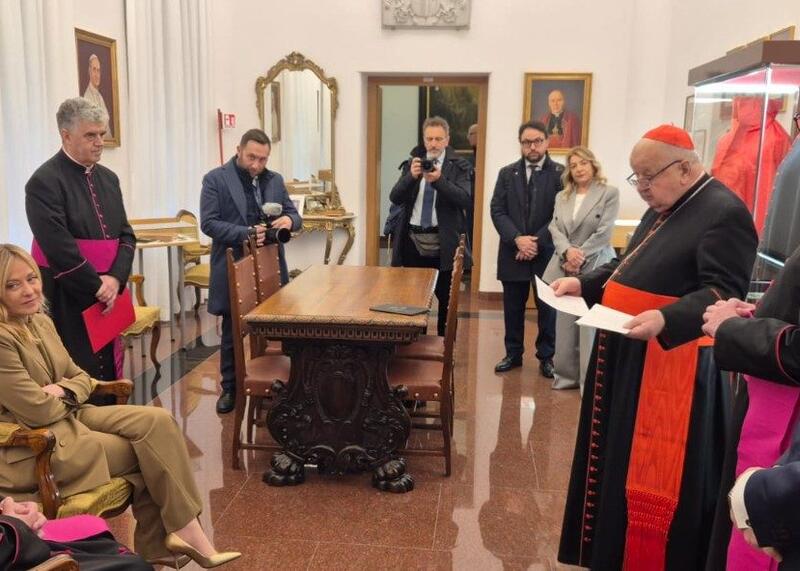 Meloni oddaje hołd Janowi Pawłowi II w Rzymie