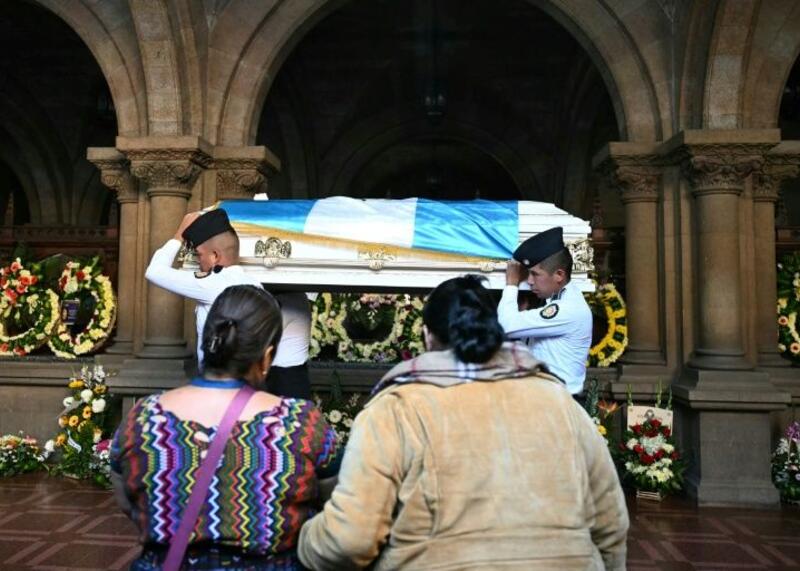 trumna z jednym z zabitych policjantów