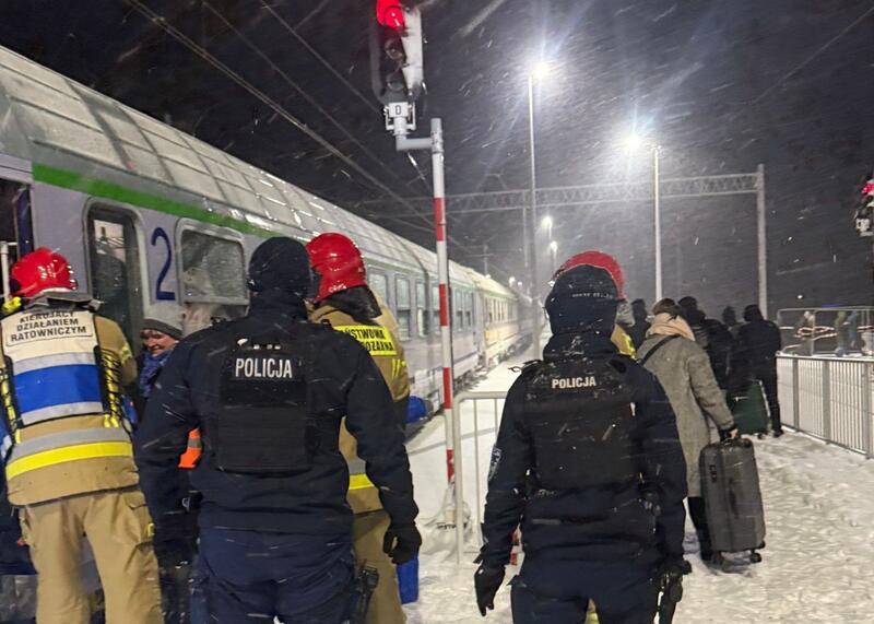 pociąg utknął pod Sterławkami