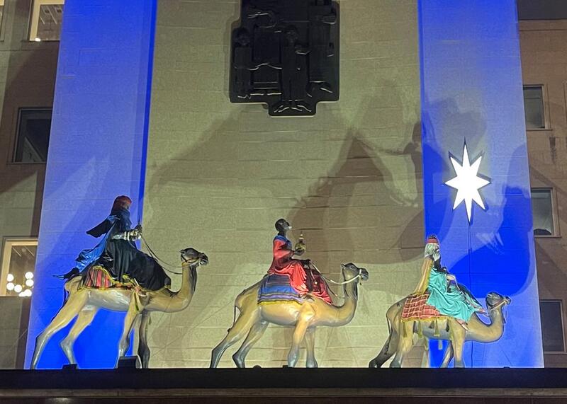 figury Trzech Króli na budynku Canada Life w Kanadzie